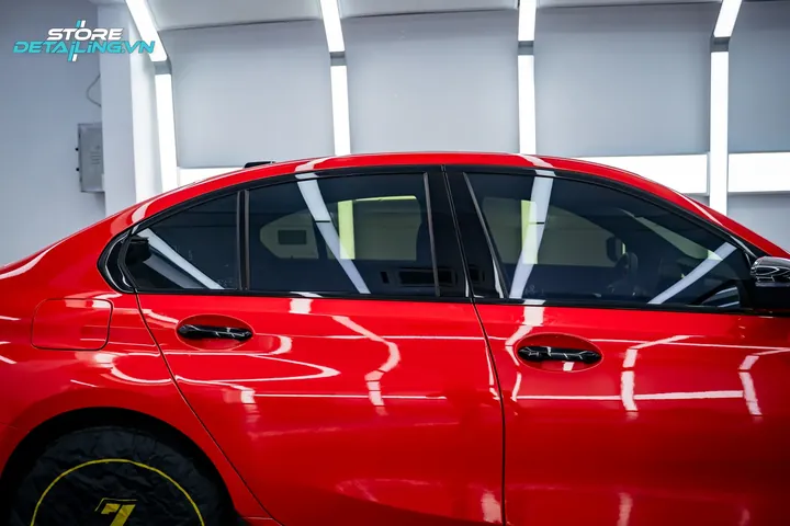 BMW 320i Sport-Line góc 1